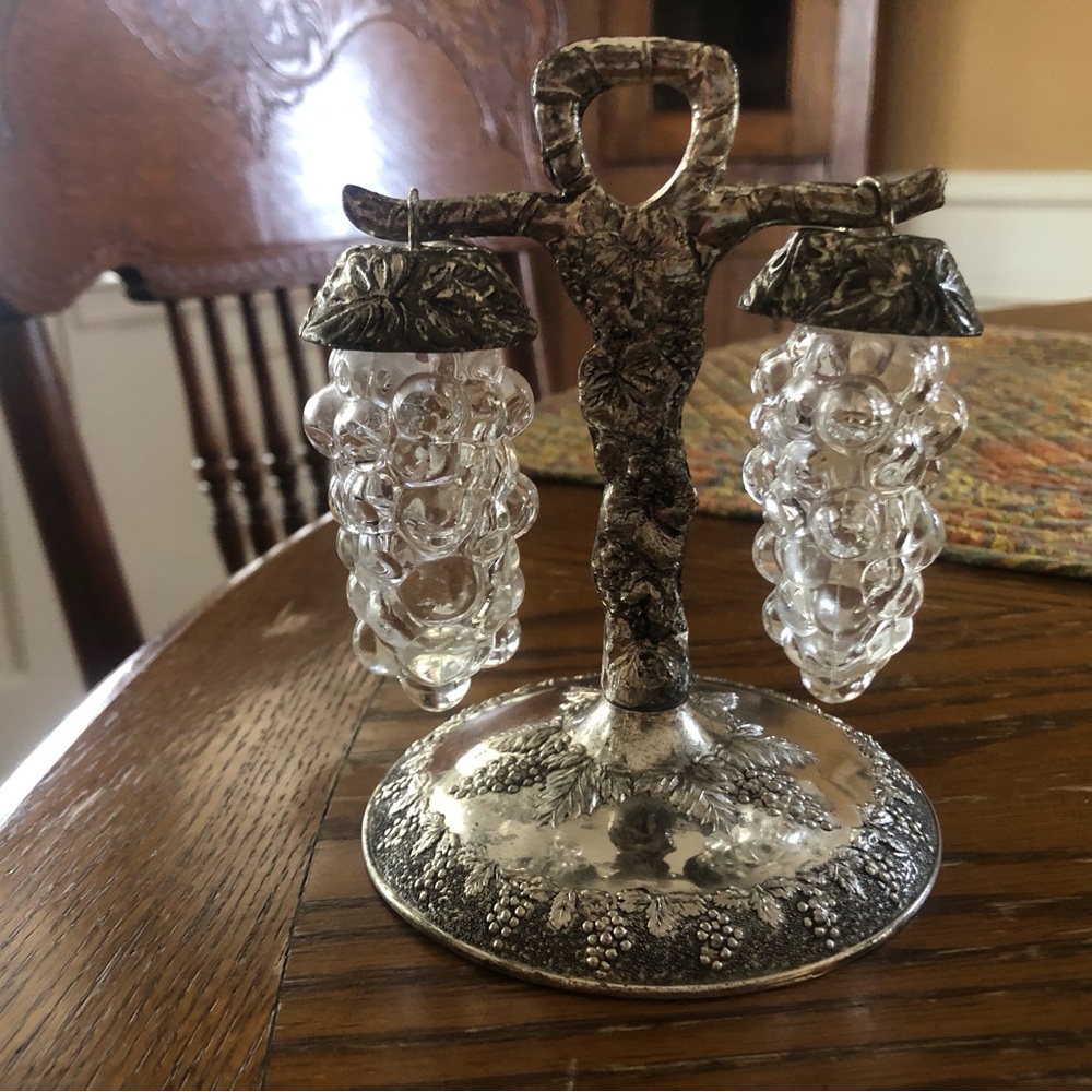 Elegant Silver and Clear Grape Design Serveware